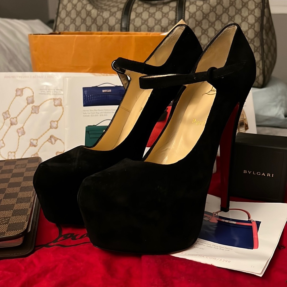 Christian Louboutin Daffodile Lady Daf Suede Platform Pumps Heels